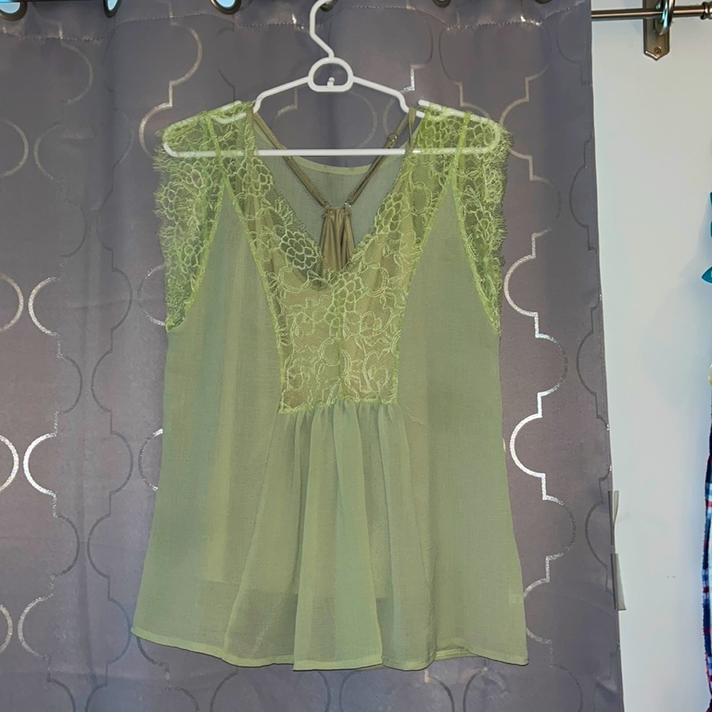 LIKE NEW DELICATE SHEER LACEY TOP